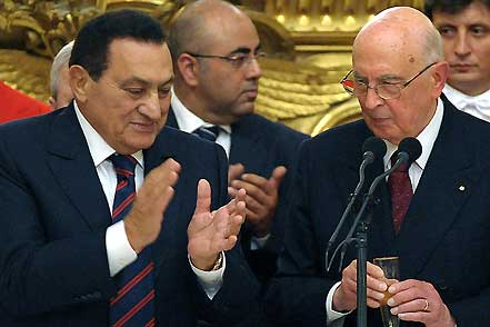 ملف:Napolitano-Mubarak.jpg