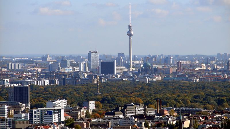 ملف:Berlin Skyline Fernsehturm 02.jpg