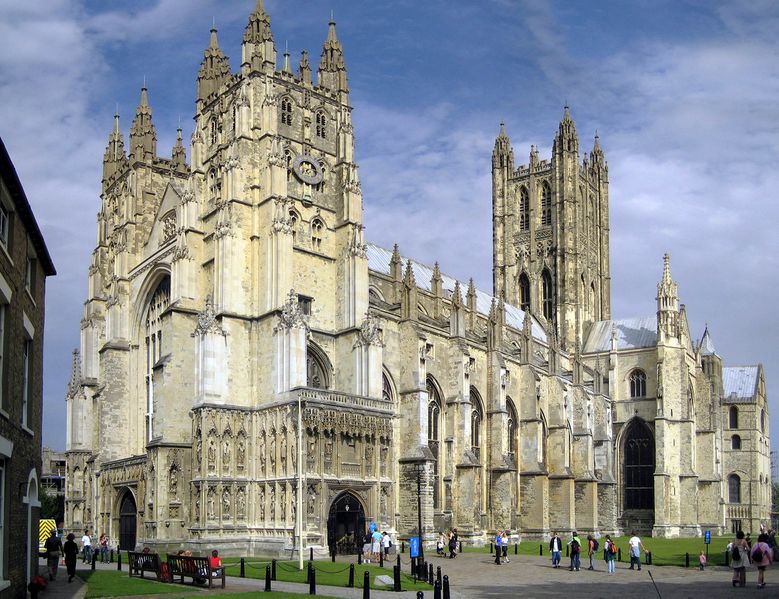 ملف:Canterbury Cathedral - Portal Nave Cross-spire.jpeg