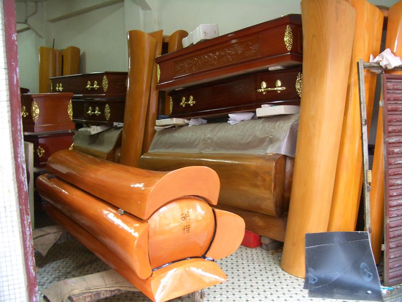 ملف:Macau-coffin-shop-0805.jpg