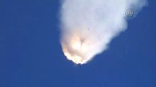 تحطم مركبة الإطلاق سپيس‌إكس CRS-7 بعد حوالي دقيقتين من الإقلاع كما تظهر على كاميرا تتبع ناسا.