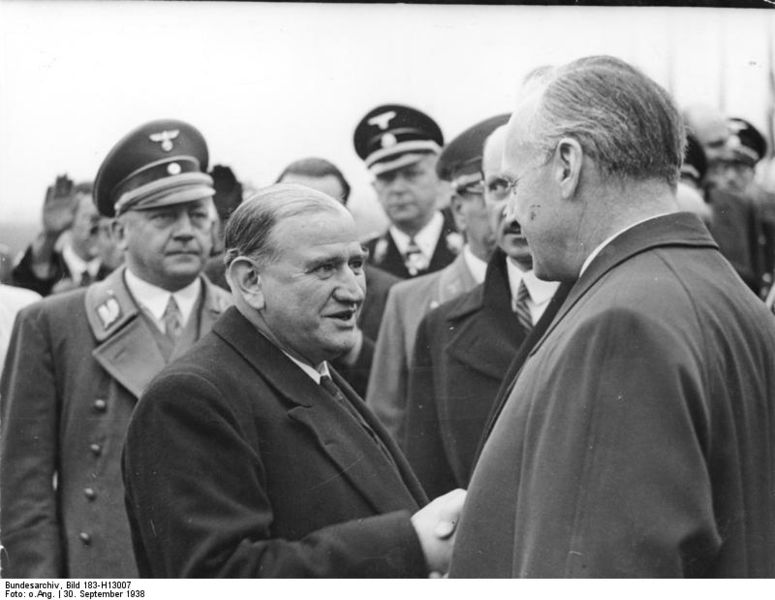 ملف:Bundesarchiv Bild 183-H13007, Münchener Abkommen, Abreise von Daladier.jpg