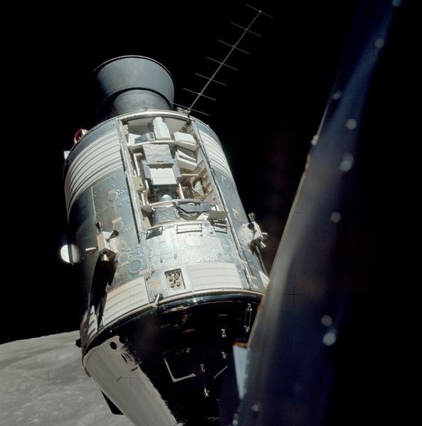 ملف:Apollo 17 CSM SIM bay.jpg