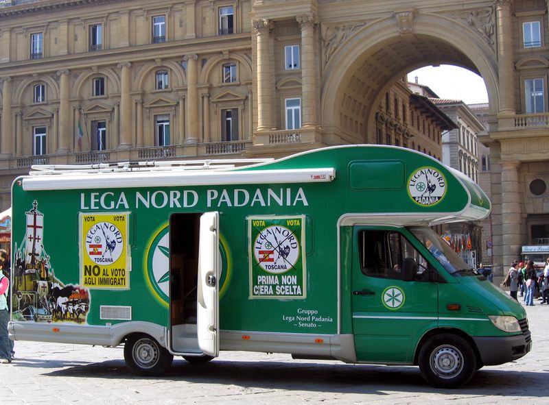 ملف:Camper pubblicitario Lega Nord Toscana a Firenze.jpg
