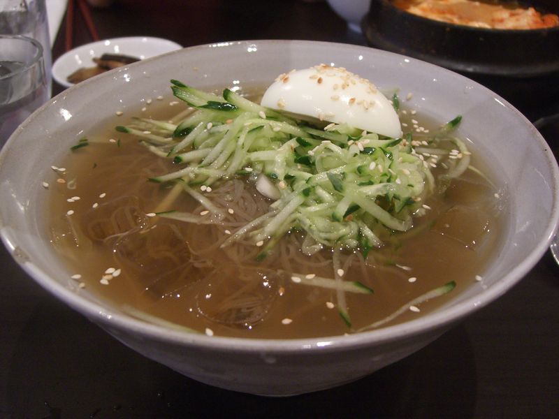 ملف:Korean.noodles-Mul.naengmyeon-01.jpg