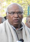 Mallikarjun Kharge briefing the media after presenting the Interim Railway Budget 2014-15 in New Delhi (cropped).jpg