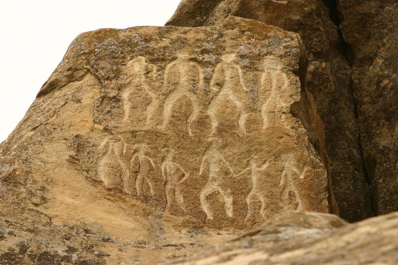 ملف:Petroglyphs of Qobustan.jpg