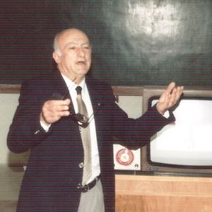 Raoul Gregory Vitale giving lecture in Tishreen university.jpg