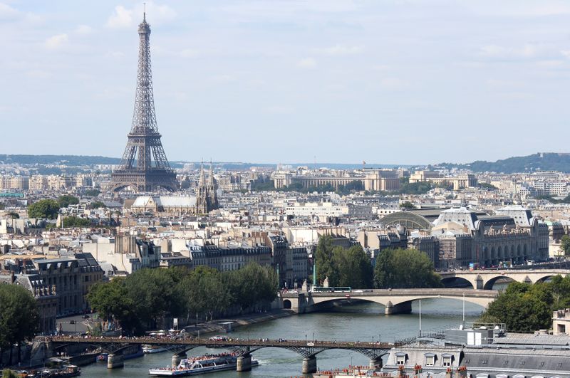 ملف:Seine and Eiffel Tower from Tour Saint Jacques 2013-08.JPG