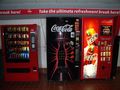 Drinks and snacks vending machines alongside in جامعة سنغافورة الوطنية، سنغافورة