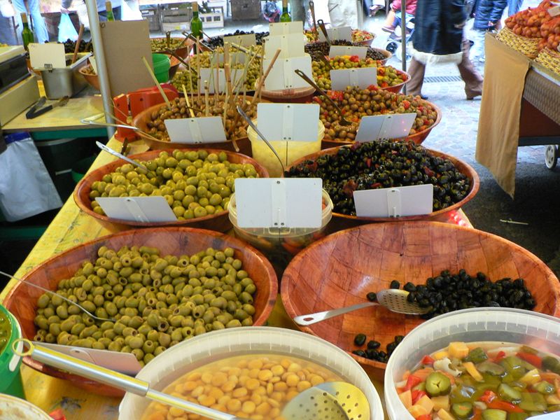 ملف:Olives au marche de Toulon p1040238.jpg