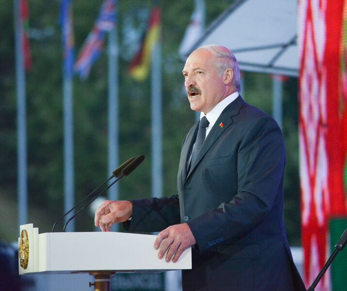 ملف:Alexander Lukashenko, opening of Slavianski Bazar 2014.jpg