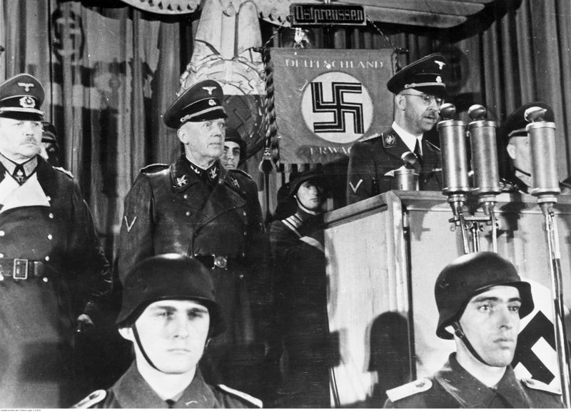 ملف:Bundesarchiv Bild 146-1987-128-10, Rede Heinrich Himmler vor Volkssturm.jpg