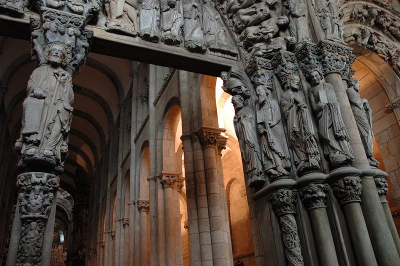 ملف:Interior Catedral Santiago de Compostela.jpg