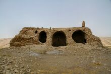 قصر خوره أردشیر، بالقرب من بزپر و سرمشهد