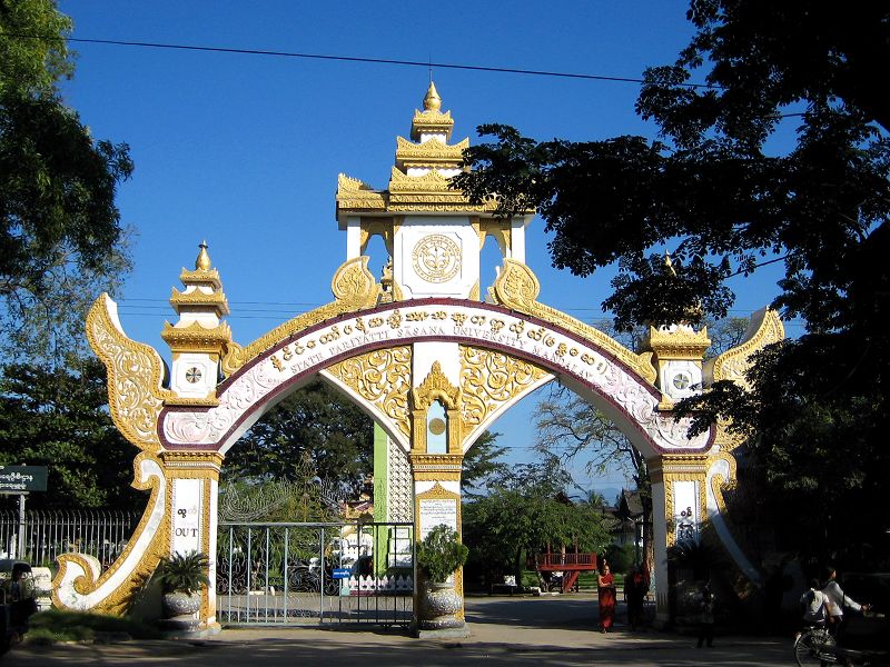 ملف:Pariyatti Sasana University, Mandalay.jpg
