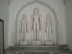 Parsvanatha Temple INside 1 Khajuraho.jpg