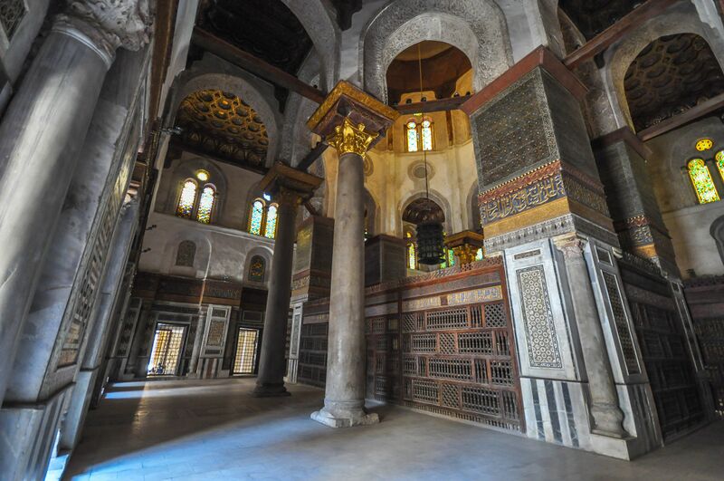 ملف:The second most beautiful mausoleum of the world (after the Taj Mahal) - The Mausoleum of Sultan Qalawun - The Qalawun complex (14800168725).jpg