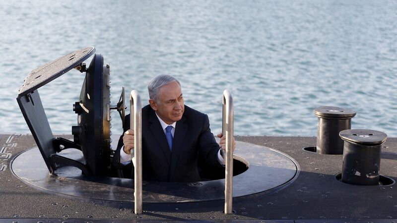 ملف:نتنياهو على متن غواصة إسرائيلية.jpeg