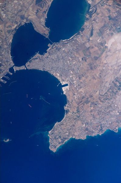 ملف:Taranto satellite.jpg