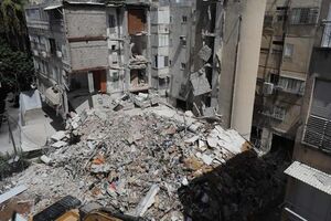مبنى مدمر في كريات شمونة بفعل قصف حزب الله خلال اشتباكات 2023-2024