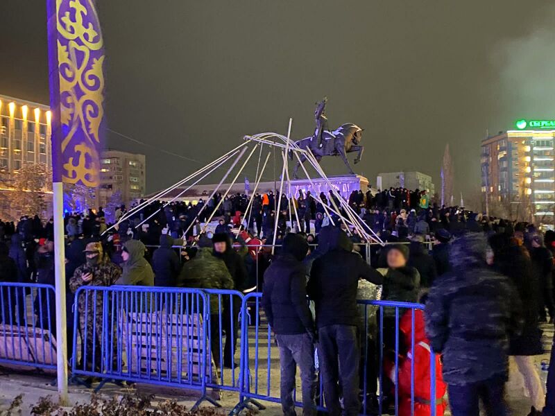 ملف:2022 Kazakhstan protests — Aqtobe, January 4 (02).jpg