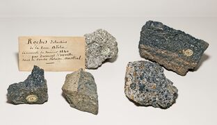 أحجار جلبنها التجريدة في يناير 1840 MHNT
