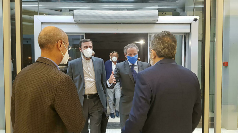 ملف:المدير العام للوكالة الدولية للطاقة الذرية رافاييل جروسي يصل إلى طهران للقاء رئيس الوكالة الإيرانية للطاقة الذرية، سبتمبر.PNG