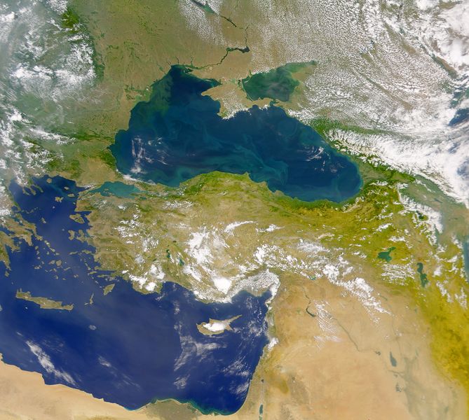ملف:The Danube Spills into the Black Sea.jpg