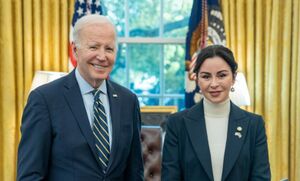 الزين الصباح بعد تقديم اوراق اعتمادها سفيرةً للكويت لدى الولايات المتحدة، للرئيس الأمريكي جو بايدن (30 ابريل 2023)