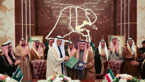 وزيرا الطاقة السعودي والكويتي لدى التوقيع على مذكرة التفاهم في الكويت يوم 24 ديسمبر 2019