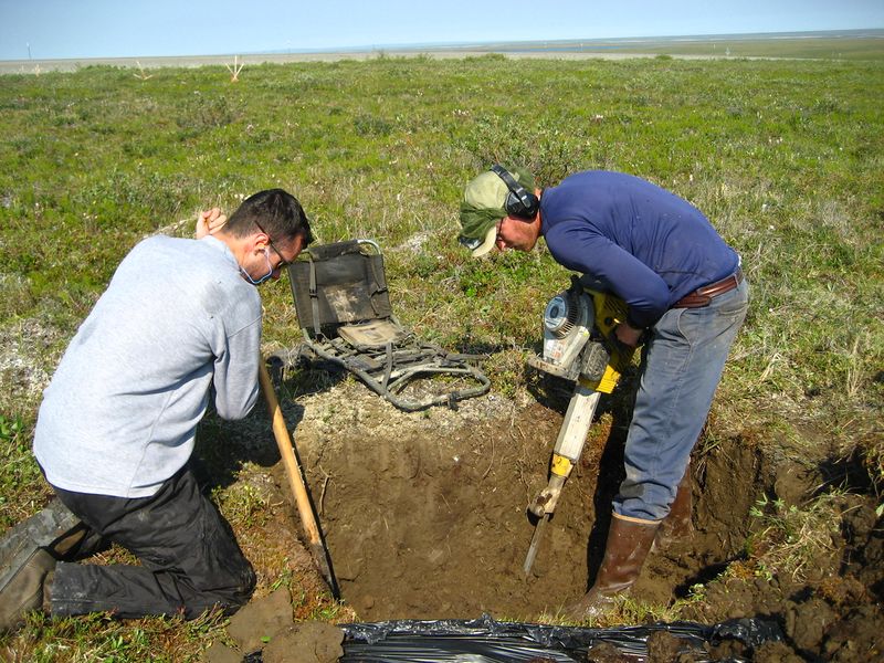 ملف:Digging in permafrost.jpg