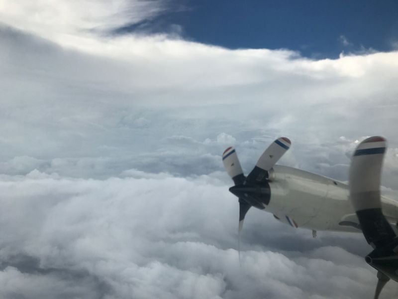 ملف:NOAA Hurricane Hunters flying through Hurricane Irma.jpg