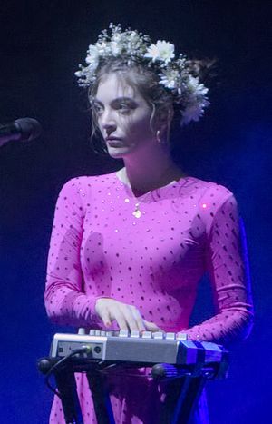 Lorde Brisbane Nov 2017 (cropped).jpg