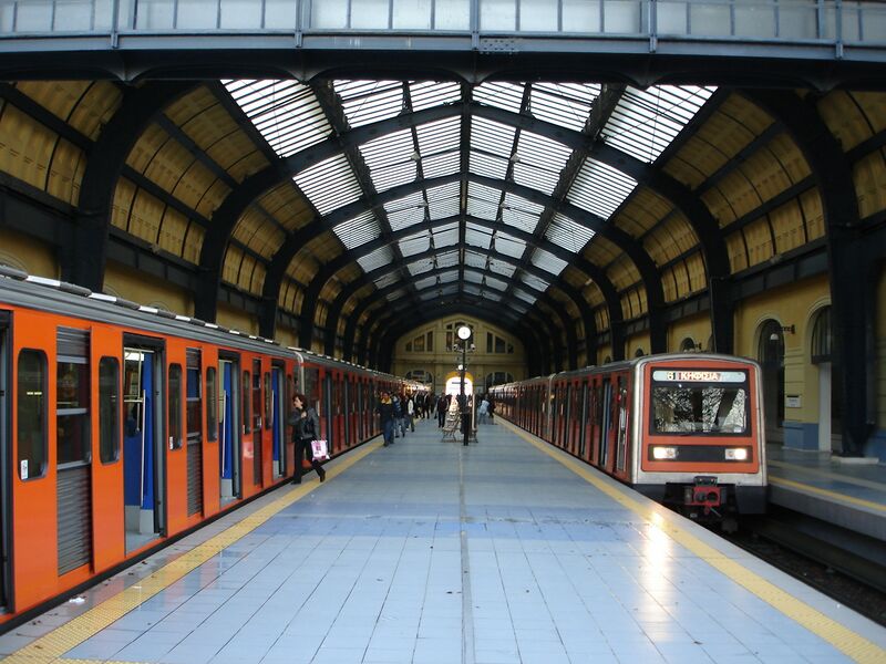 ملف:Metro Station of Piraeus2.JPG