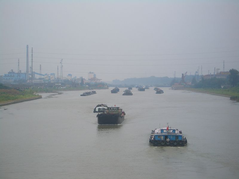 ملف:Yangzhou-Modern-Grand-Canal-boats-3353.JPG