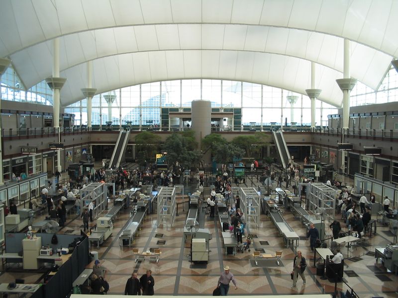 ملف:Denver International Airport security.jpg