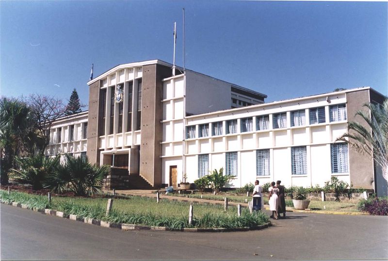 ملف:Kisumu town hall.jpg