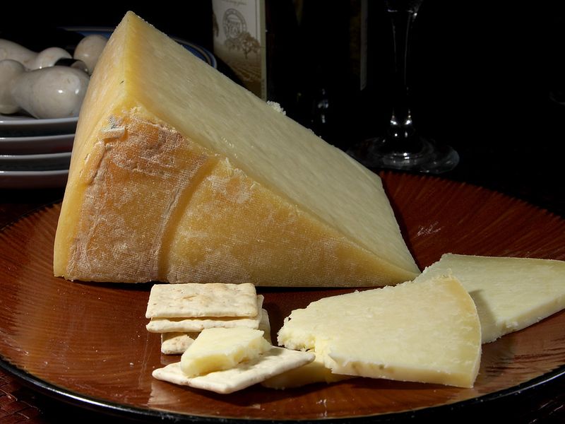 ملف:Lancashire cheese.jpg