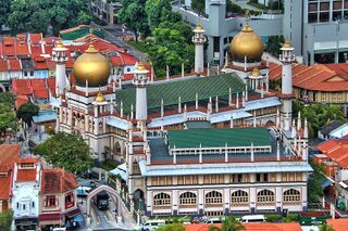 Sultan Mosque at Kampong Glam, Singapore (8124307795).jpg