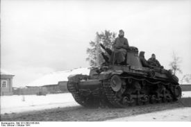 Bundesarchiv Bild 101I-268-0185-06A, Russland, Panzer 35t.jpg