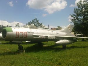MiG-19.JPG