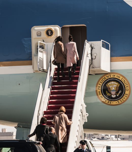 ملف:Obama heads to Selma for 50th anniversary speech 150307-F-WU507-020.jpg