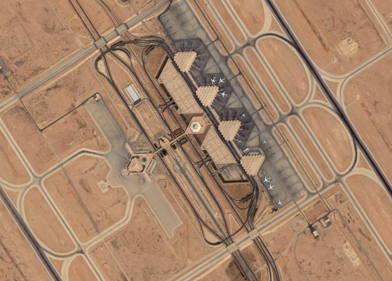 ملف:Riyadh-airport.jpg