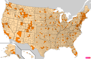 المقاطعات في الولايات المتحدة من خلال النسبة المئوية للسكان الذين تزيد أعمارهم عن 25 عاماً الحاصلين على درجة البكالوريوس وفقاً لمسح المجتمع الأمريكي التابع لمكتب الإحصاء الأمريكي 2013-2017 لمدة 5 سنوات. المقاطعات ذات النسب المئوية الأعلى من درجات البكالوريوس من الولايات المتحدة ككل باللون البرتقالي الكامل..