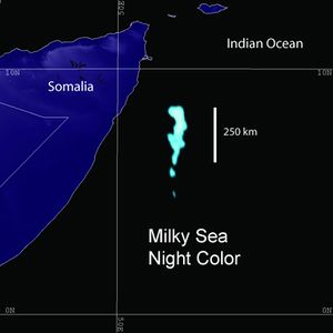 تأثير البحر المحترق قبالة الصومال في بحر الصومال.