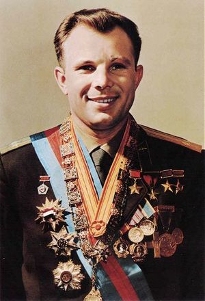 Yuri Gagarin official portrait.jpg