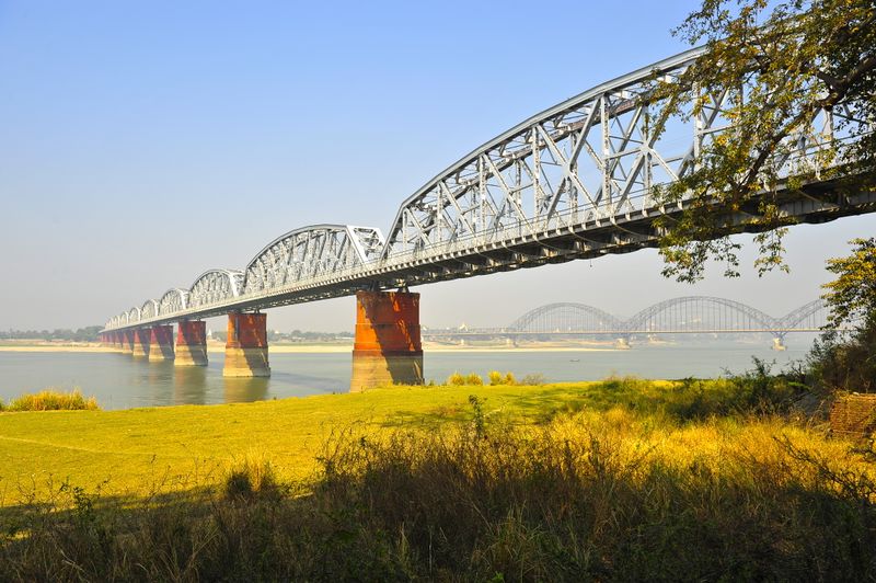 ملف:Ava and Sagaing bridges.jpg