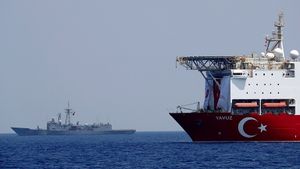 سفينة تركية في البحر المتوسط.jpg