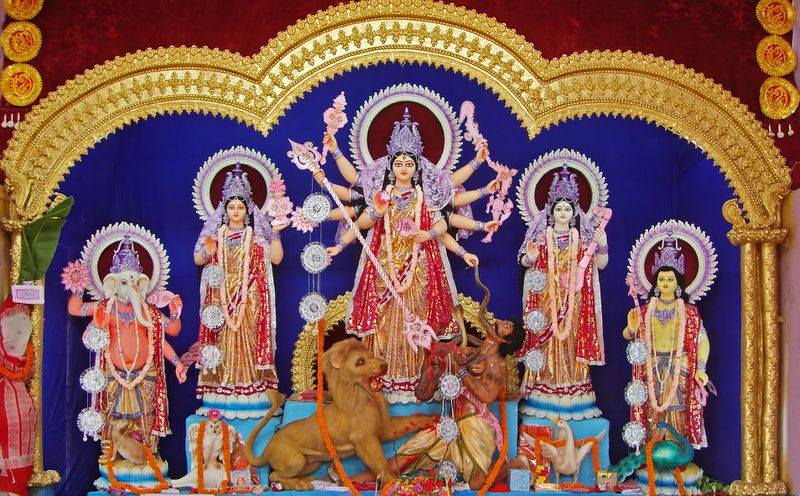 ملف:Durga, Burdwan, 2011.JPG